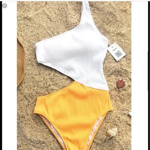 BRAND NEW CUPSHE SWIMSUIT